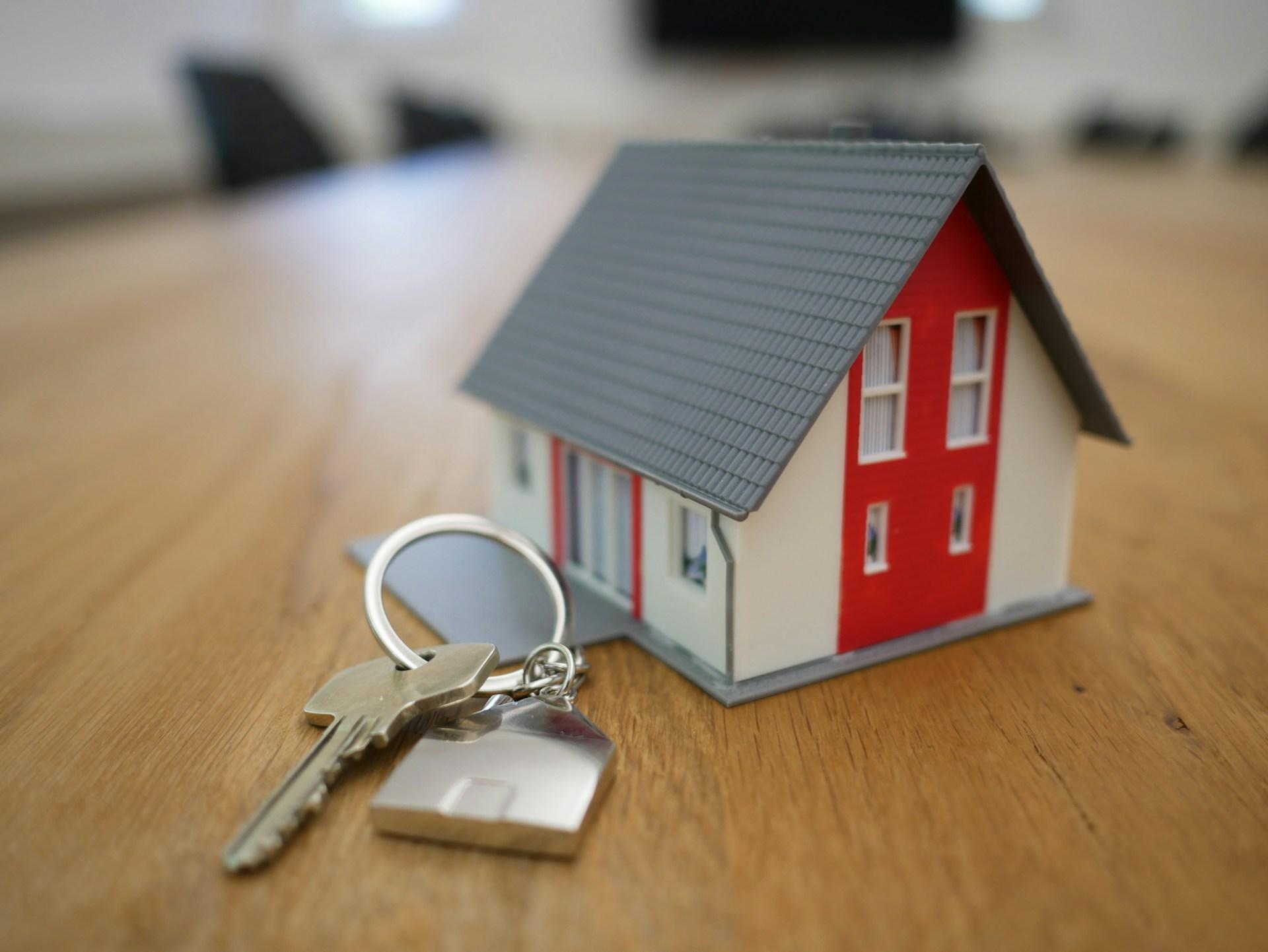 Verzorgde meubels in een te koop staand huis in Arnhem