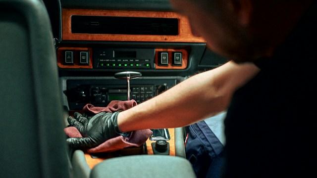 Slim autobezit: goedkoop tanken en verzorgd auto-interieur